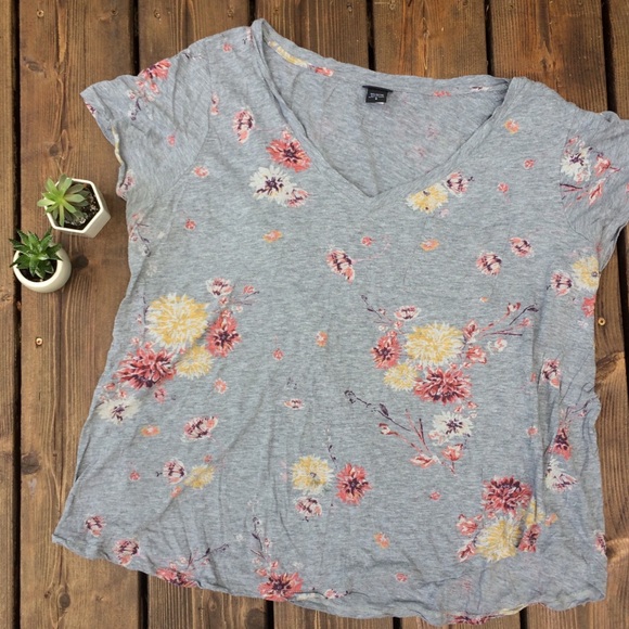torrid Tops - Torrid Floral Size 3 Grey T-shirt
